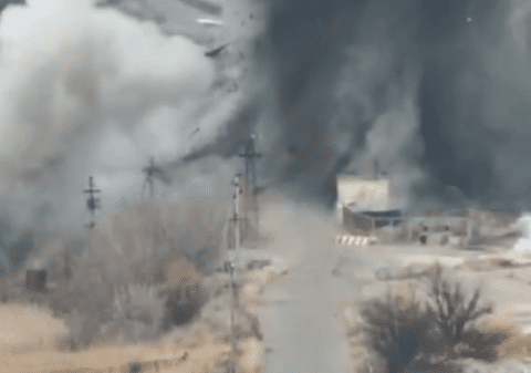 Rușii au aruncat în aer intenționat un baraj, în Donețk. Momentul exploziei a fost filmat | VIDEO