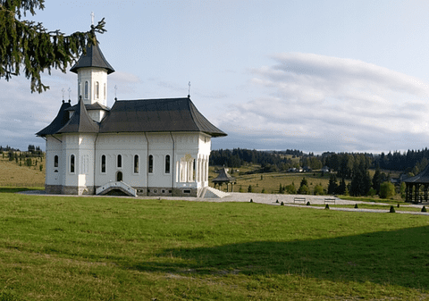 O mănăstire din Cluj a fost călcată de hoți. Au furat mai multe obiecte din metale prețioase