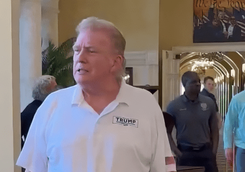 Donald Trump și-a schimbat coafura care l-a consacrat. Îl imită pe fiul sau cel mic: „Toată lumea se simte bine?"