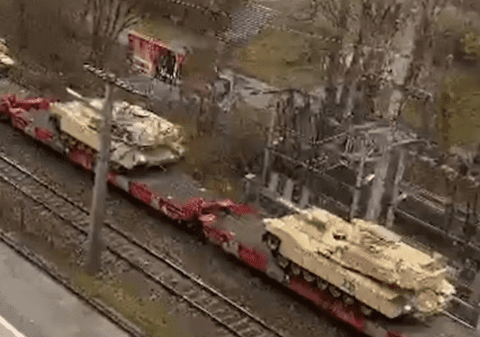 Zeci de tancuri Abrams și echipament militar american, transportate prin Viena. Explicația autorităților