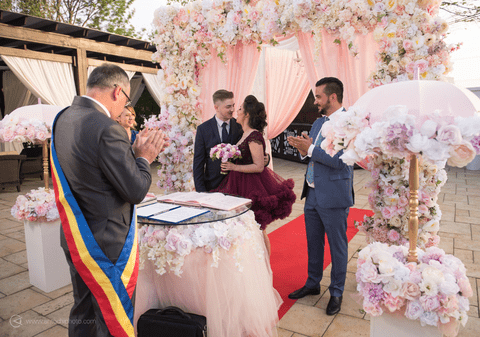 Decorul perfect pentru cununia civilă în aer liber: idei și inspirație