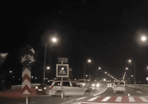 O mulțime de șoferi filmați pe contrasens pe noul pod hobanat de pe centura Galațiului. Haos și în sensul giratoriu | VIDEO