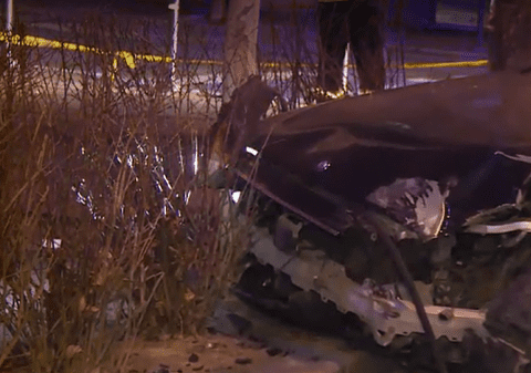 Un bărbat din București a furat un Mercedes când șoferul alimenta în benzinărie și l-a făcut praf într-un copac