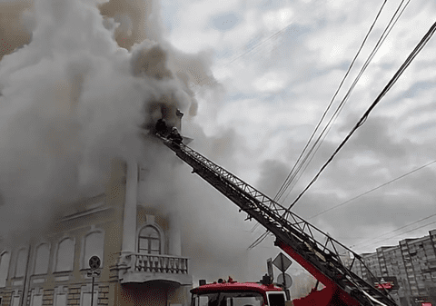 Un spital militar din Rusia plin cu recruți a luat foc, iar acoperișul s-a prăbușit