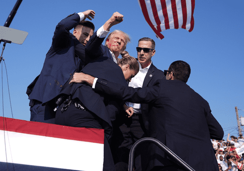 Agentul care l-a protejat cu corpul său pe Donald Trump, când s-a tras asupra președintelui ales, a fost promovat șef al Secret Service