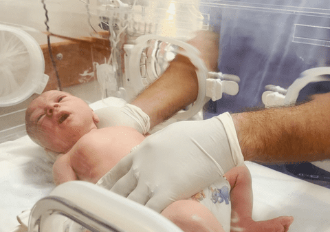 O familie de ruși mutată în Belarus și-a botezat primul copil Vladimirovici Trump