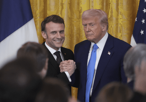 O vânătaie pe mâna dreaptă naște speculații despre starea de sănătate a lui Donald Trump. Casa Albă: „Le strânge mâna mai mult decât orice alt preşedinte din istorie”