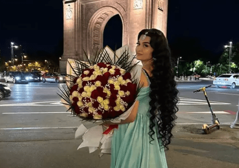 Prințesa romilor din Grajduri-Iași și-a luat permisul. Bolidul de lux primit la majorat: „E top” I VIDEO