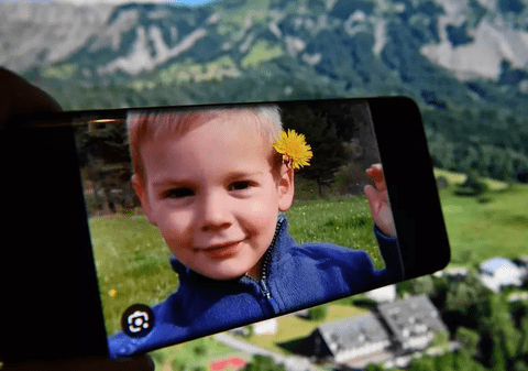 Bunicii băiețelului de 2 ani dispărut într-un cătun și găsit mort după 9 luni, arestați în Franța