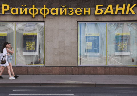 Raiffeisen Bank a trimis în Rusia 10 miliarde de dolari înainte de startul invaziei în Ucraina