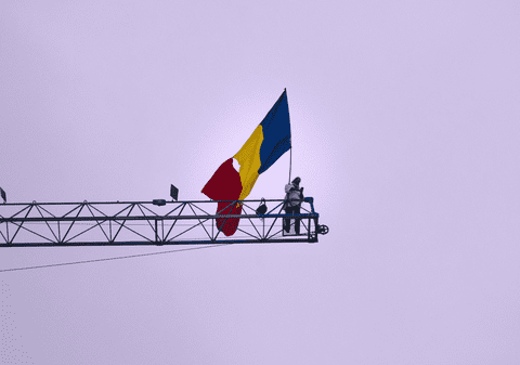 Protestele „Stegarului dac”, aplaudate de unii și hulite de alții, costă instituțiile statului câteva mii de lei bune