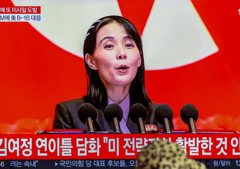 Sora lui Kim Jong-un amenință cu represalii din cauza sosirii unui portavion american în zonă