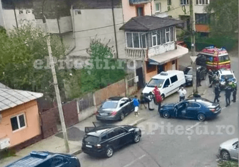 Bătaie în plină stradă la Pitești, pornită de la o postare online. A fost nevoie de intervenția forțelor speciale