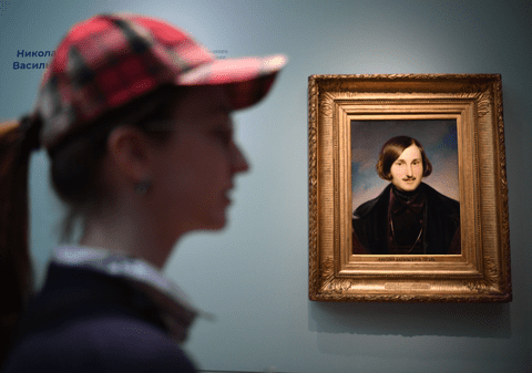 Rușii au scos din manualele școlare mențiunea că scriitorul Nikolai Gogol este de origine ucraineană. „Este un ordin prezidențial”