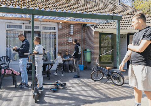 Peste 50 de imigranți români nu vor să plece din parcul de vacanță în care locuiesc, în Olanda: „Chiar dacă trebuie să plătească o penalitate de un milion de euro”