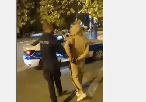 Un tânăr cu antecedente penale a furat borseta unui bătrân… pentru 90 de lei, lângă Parcul Moghioroș din București, apoi a fugit. Cum a fost prins