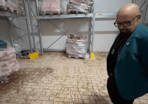 Piedone, șocat de ce a găsit în control la abatorul din Popești-Leordeni: „Inconştienţa voastră le întrece pe toate. Aici nu e abator, aici e crematoriu!”