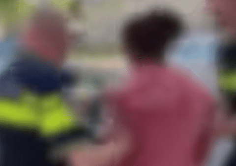 Femeie din Constanţa, arestată după ce a jefuit un bărbat în parcarea unui hipermarket I VIDEO