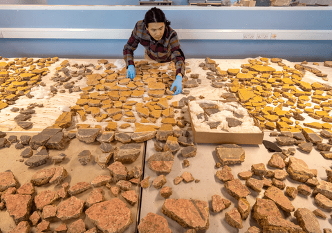 Arheologii britanici au rezolvat un puzzle vechi de 2000 de ani, format din bucățile unui zid roman