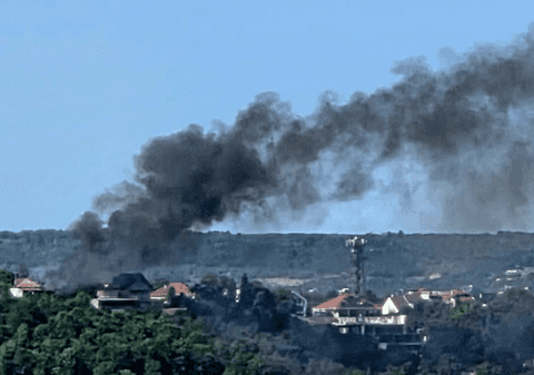 Incendiu masiv pe Dealul Cetățuii din Cluj. Au ars 500 de metri pătrați de acoperișuri