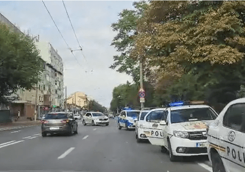 Un bărbat din Timișoara i-a atacat pe polițiști cu făcălețul. Intervenție în forță cu șapte echipaje
