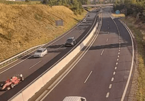 „Pilotul fantomă” care conducea un Ferrari de Formula 1 pe autostradă și îngrozea șoferii a fost prins după 6 ani de urmăriri, în Cehia