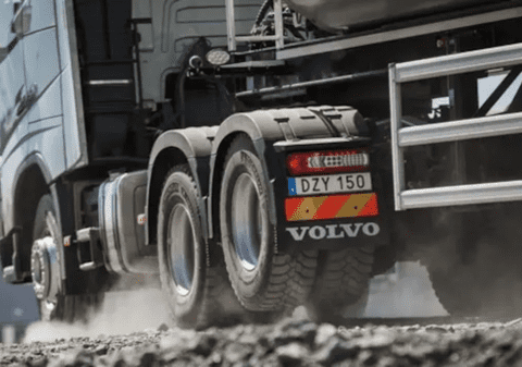 De ce vezi la unele camioane roți care nu ating carosabilul și nu se învârt. Ele nu sunt roți de rezervă