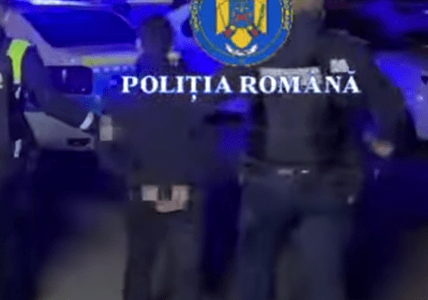 Un bărbat din Craiova și-a acoperit față și a jefuit un magazin. De frică, vânzătoarea i-a dat toți banii