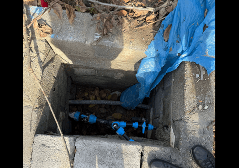 Un bărbat din Craiova a săpat un puț și a început să vândă apă în cartier, apoi a construit un sistem de canalizare