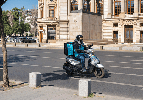 Dan Tanasă, mesaj care incită împotriva lucrătorilor străini: „Am murit pe front ca să nu muriți de foame fără curierul străin necalificat!”
