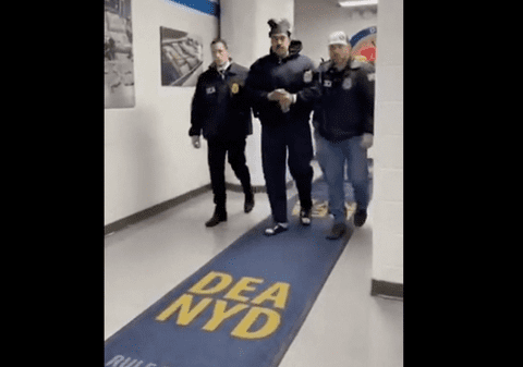 DEA, puternica agenție Antidrog a SUA al cărei logo apare în imaginile video cu Maduro. Are un buget de 3 miliarde de dolari