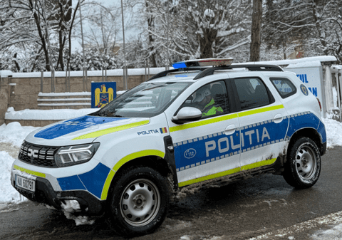 Un băiat de 12 ani a condus în mare viteză sute de kilometri din Sibiu spre Arad și a fost oprit de polițiști cu greu în Hunedoara