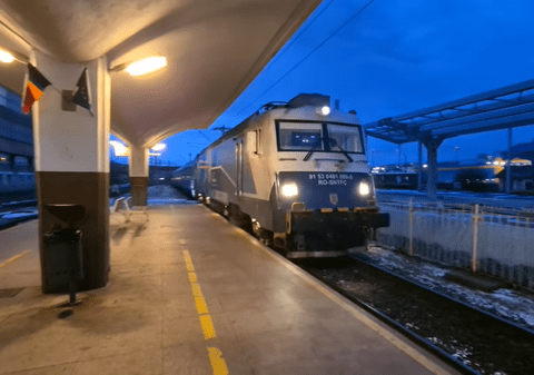 Cum arată vagonul restaurant modernizat al CFR Călători de pe ruta Brașov-Cluj și ce experiență oferă