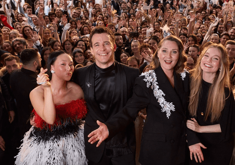 De ce „Bridgerton” continuă să fie un fenomen global. Interviu cu patru actori principali din serie: „Ne îndepărtează de multe realități care sunt destul de sumbre în momentul de față”