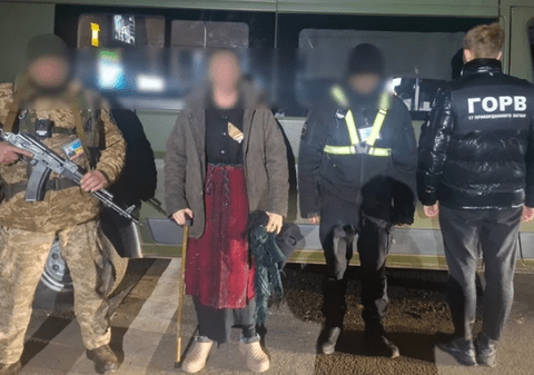 Un ucrainean de 30 de ani a încercat să treacă în Republica Moldova deghizat într-o femeie de 72 de ani