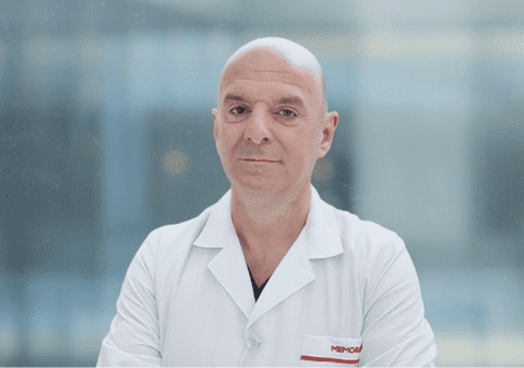 Incontinența urinară severă la bărbați: soluția care poate reda controlul și încrederea