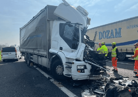 Maftei, șofer român de TIR, a murit pe loc în cabina zdrobită într-o cisternă, pe o autostradă din Italia