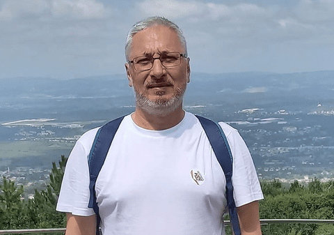 Procesul avocatului prorus care îi îndemna pe suveraniști „să pună mâna pe ciomege”. Instanța a dejucat planul lui Cătălin Dinulescu de a scăpa cu o pedeapsă redusă