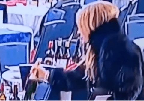 O femeie misterioasă a șterpelit sticlele de vin de pe mesele evenimentului la care a avut loc tentativa de asasinat asupra lui Donald Trump