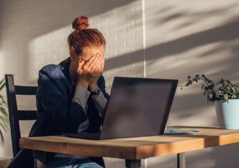 O tânără a primit pensie specială pe viață de 2.773 de euro, după ce a demonstrat că suferă de epuizare fizică și mentală: „Nu mai putea face nimic”