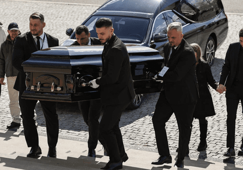 Mircea Lucescu a ajuns pentru ultima oară pe Arena Națională. Sicriul cu trupul neînsuflețit al legendarului antrenor, depus pe stadion