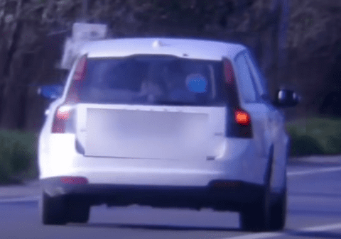 Șofer băut din Covasna, prins conducând cu viteză și cu copiii înghesuiți în portbagaj. Pedeapsa pe care a primit-o