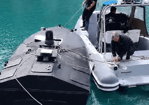 O dronă marină ucraineană Magura V5, găsită cu explozibili și motorul pornit într-o grotă pe insula grecească Lefkada