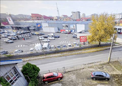 Șoferii din Iași nu-și vor mai putea lăsa mașinile peste noapte sau cu zilele în parcările Lidl și Kaufland