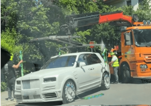 Mirel Rădoi a rămas fără Rolls-Royce-ul de 700.000 de euro în București. Mașina a fost ridicată pe platformă