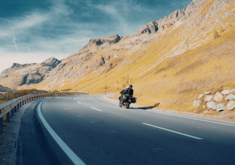 Cum pregătești motocicleta pentru drumuri lungi: ulei, lanț și verificări esențiale