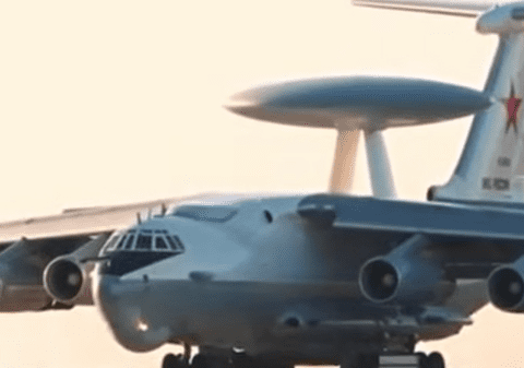 Rușii și-au mutat avioanele militare A-50 pe aeroporturi civile, ca să le ferească de atacurile ucrainene. Dronele Kievului au distrus deja trei