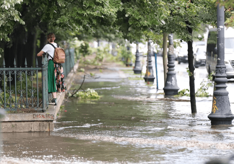 Ciprian Ciucu, prima reacție după inundațiile din București: „Apa de ploaie trebuie dusă în Dâmbovița, și nu în canalizare. Canalizarea nu face față"