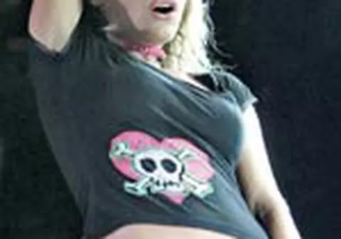 Loredana canta de Anul Nou in Piata Revolutiei