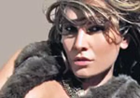 ANNA PLEACA LA RAZBOI